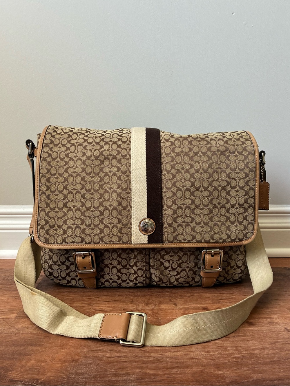 Coach Signature Voyager Khaki Cross Body Messenger Bag F70183
